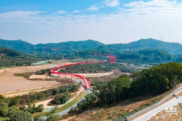 深圳虹桥公园里的红桥为什么设计成红色