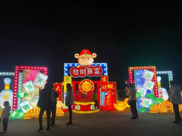 2025连云港伊园景区春节灯会最晚什么时候入园（2）