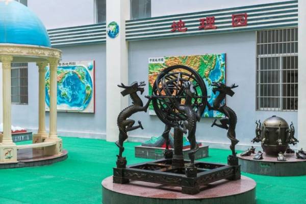 2025海口市第四中学高中部招聘临聘教师（岗位+报名+条件）
